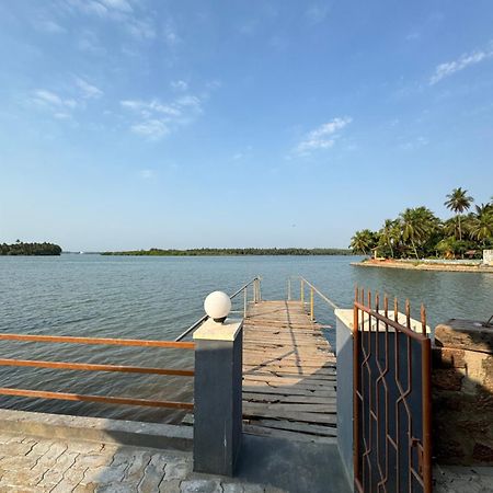 The Glasswater By The Backwater Homestay Kalyānpur Exterior photo
