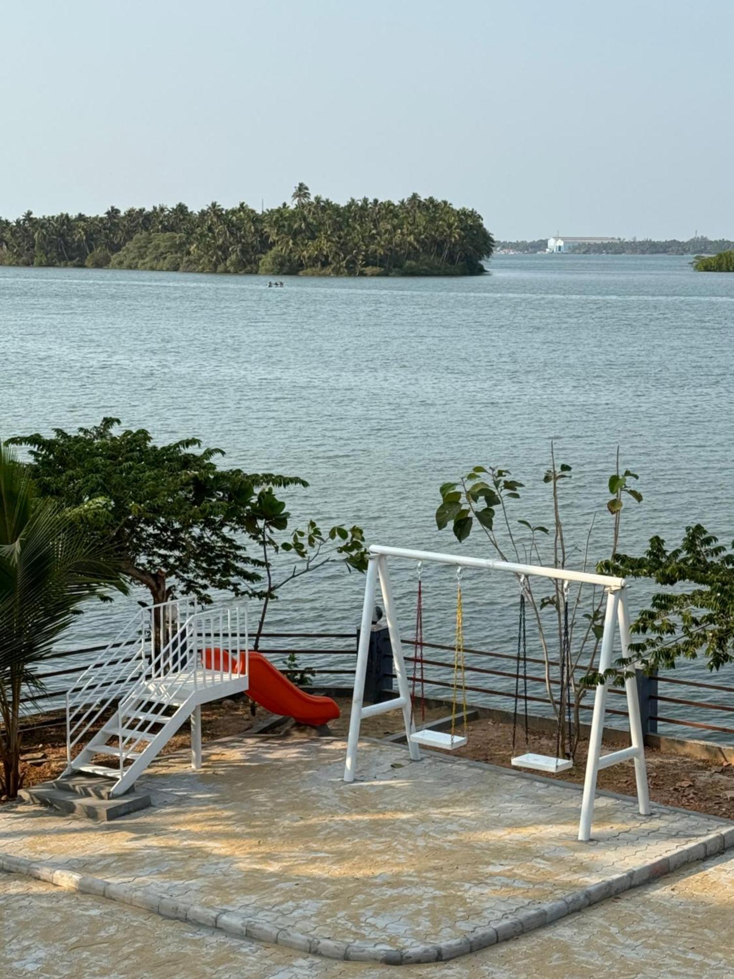 The Glasswater By The Backwater Homestay Kalyānpur Exterior photo