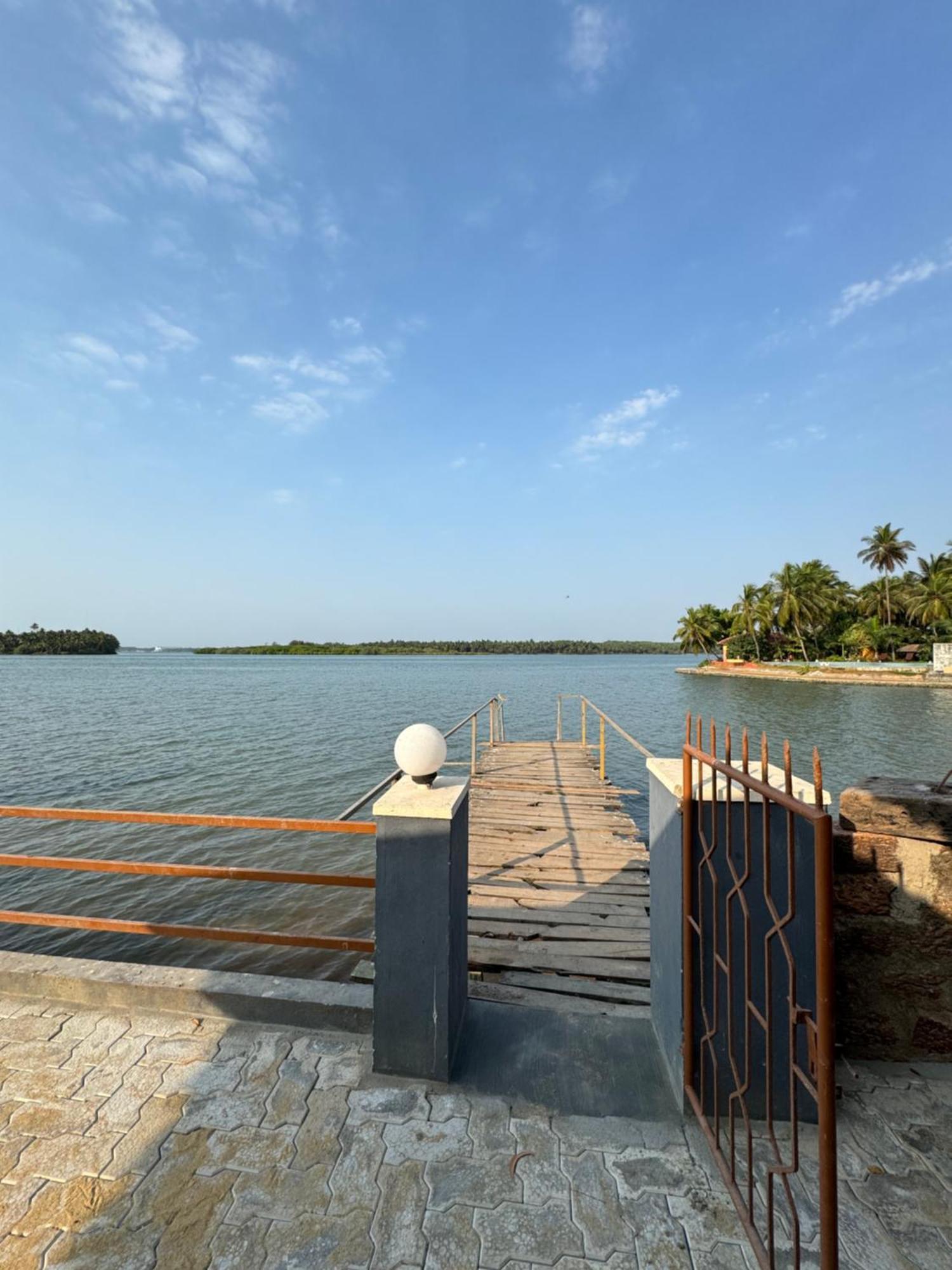 The Glasswater By The Backwater Homestay Kalyānpur Exterior photo