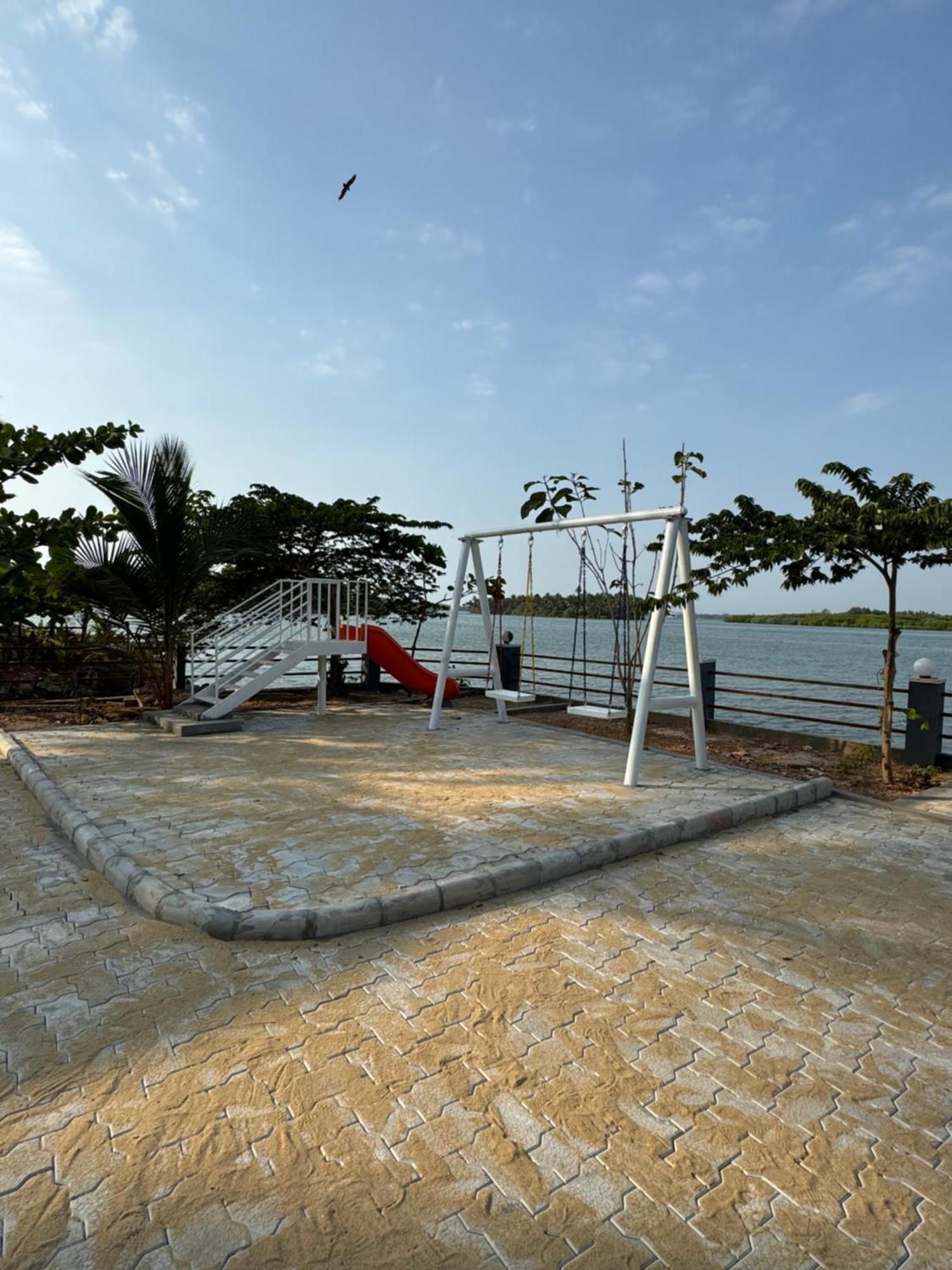 The Glasswater By The Backwater Homestay Kalyānpur Exterior photo