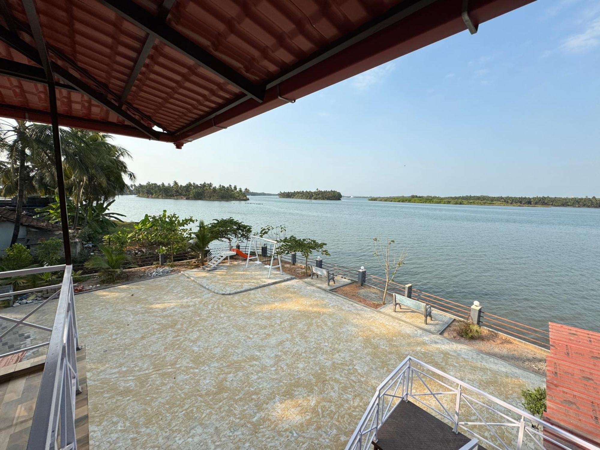 The Glasswater By The Backwater Homestay Kalyānpur Exterior photo