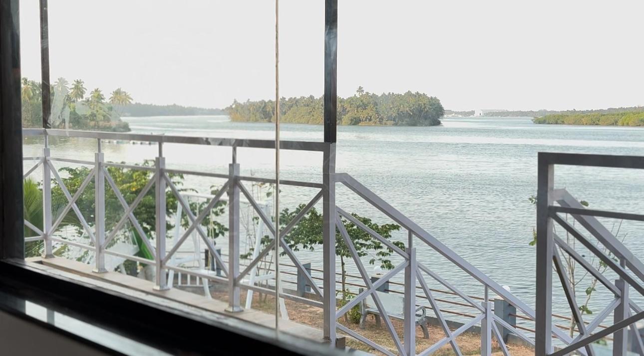 The Glasswater By The Backwater Homestay Kalyānpur Exterior photo