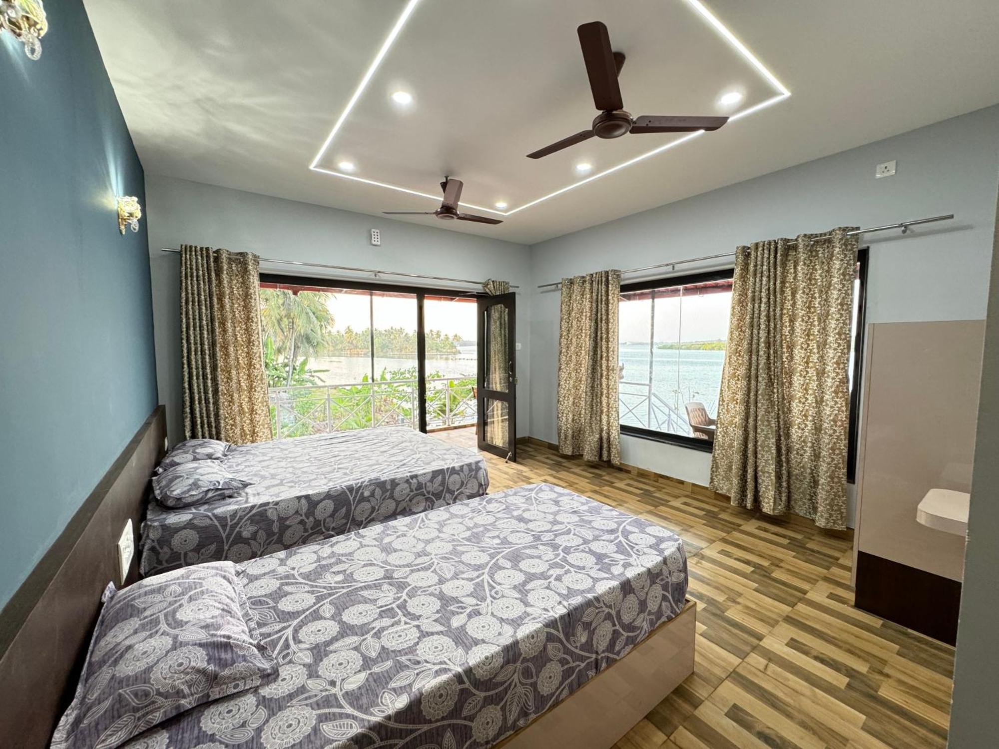 The Glasswater By The Backwater Homestay Kalyānpur Exterior photo